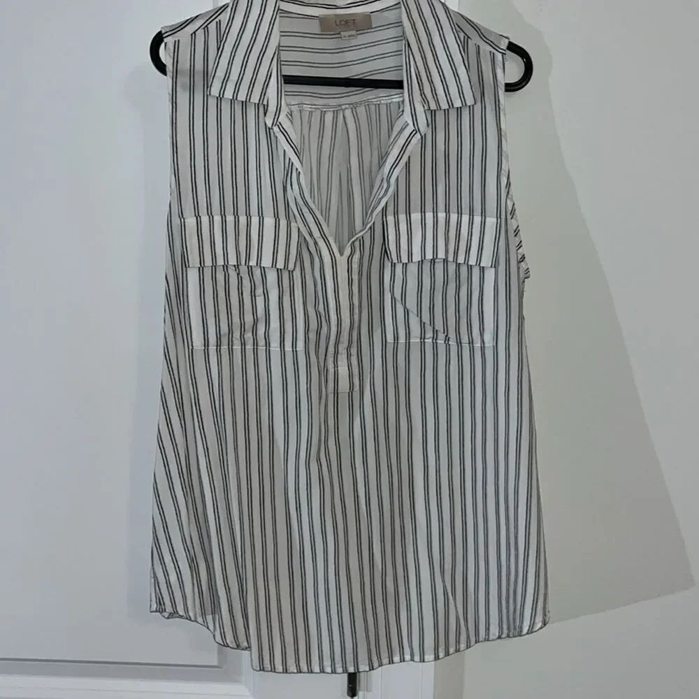LOFT White black pinstripe sleeveless NO sleeve loose fitted Blouse Shirt M